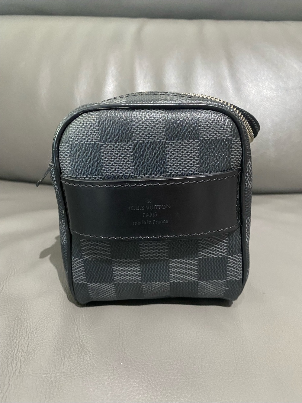 Luis Vuitton Checkered Gray Travel Toiletry Bag unisex - Picture 2 of 9
